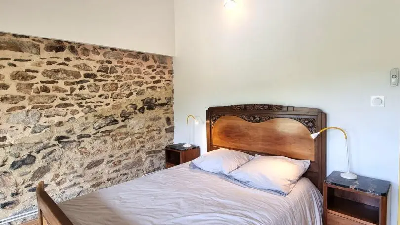 Chambre avec lit 140x190cm.