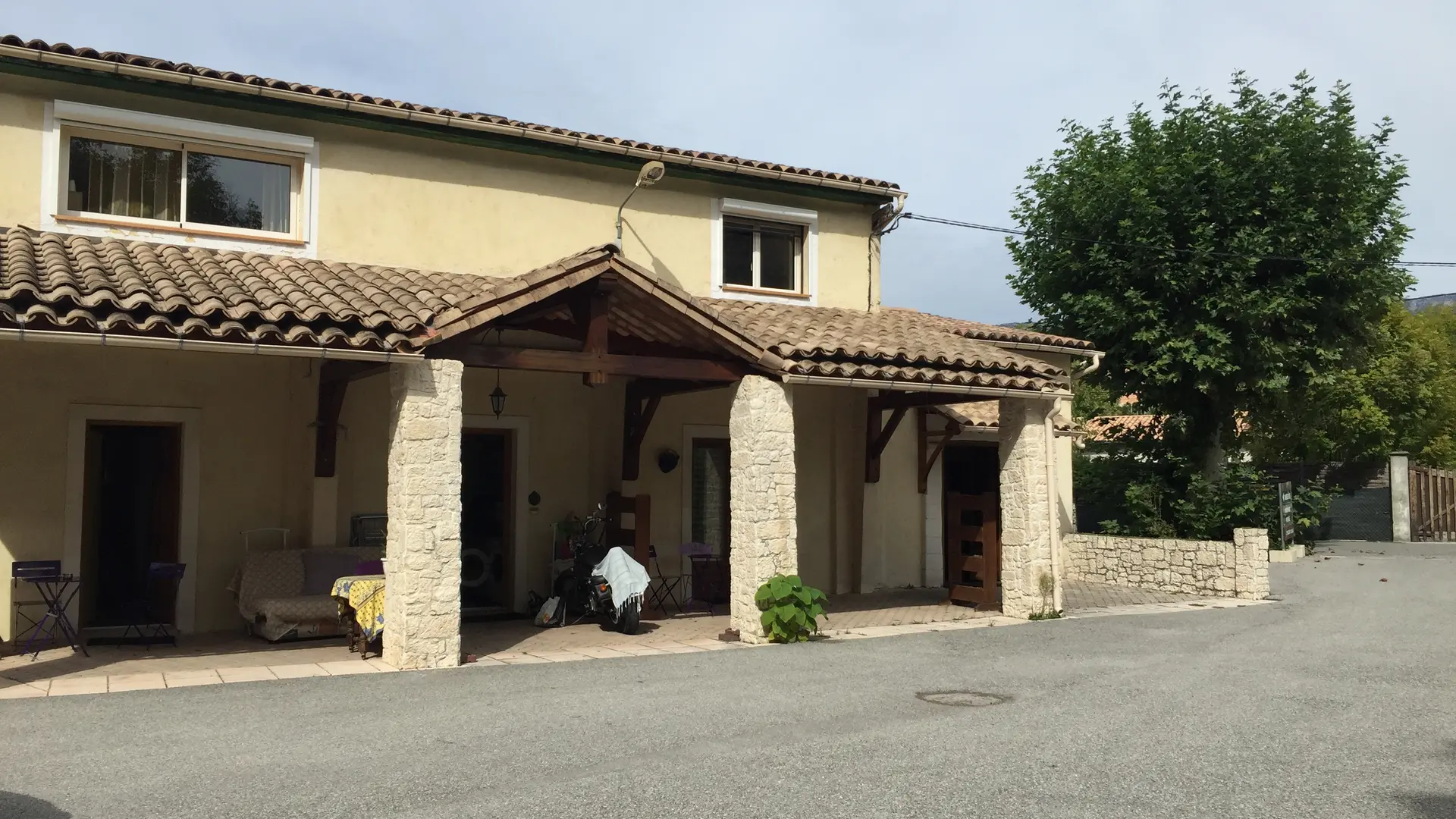 Parking chambres d'hôtes L'Oustaou