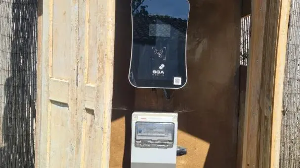 Borne de recharge SGA pour véhicule électrique.