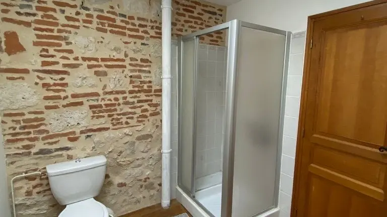 Salle d’eau attenant chambre