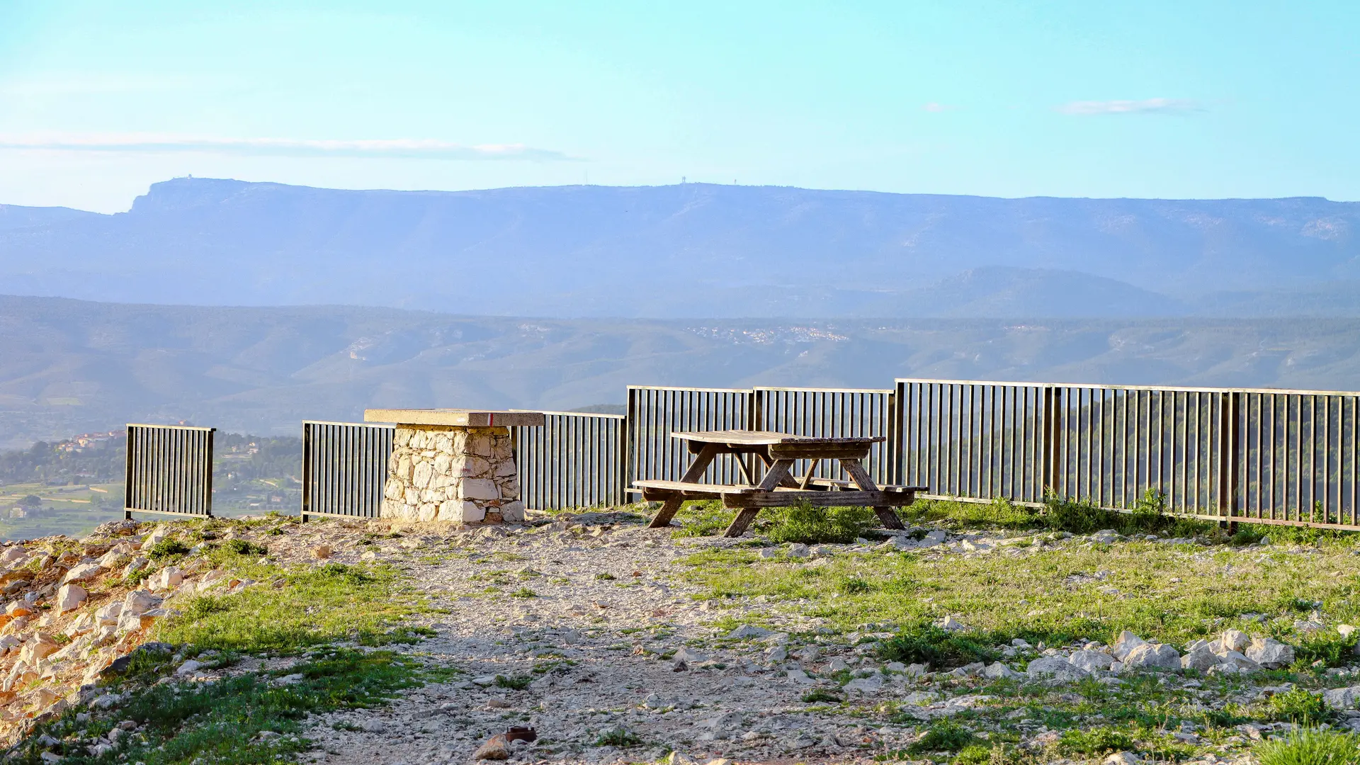 Randonnée sur le sentier du Belvédère dans le Massif du Gros Cerveau_Sanary-sur-Mer