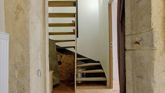 L'escalier dessert les chambres