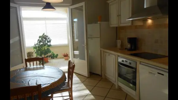 CUISINE AVEC ACCES  VERANDA