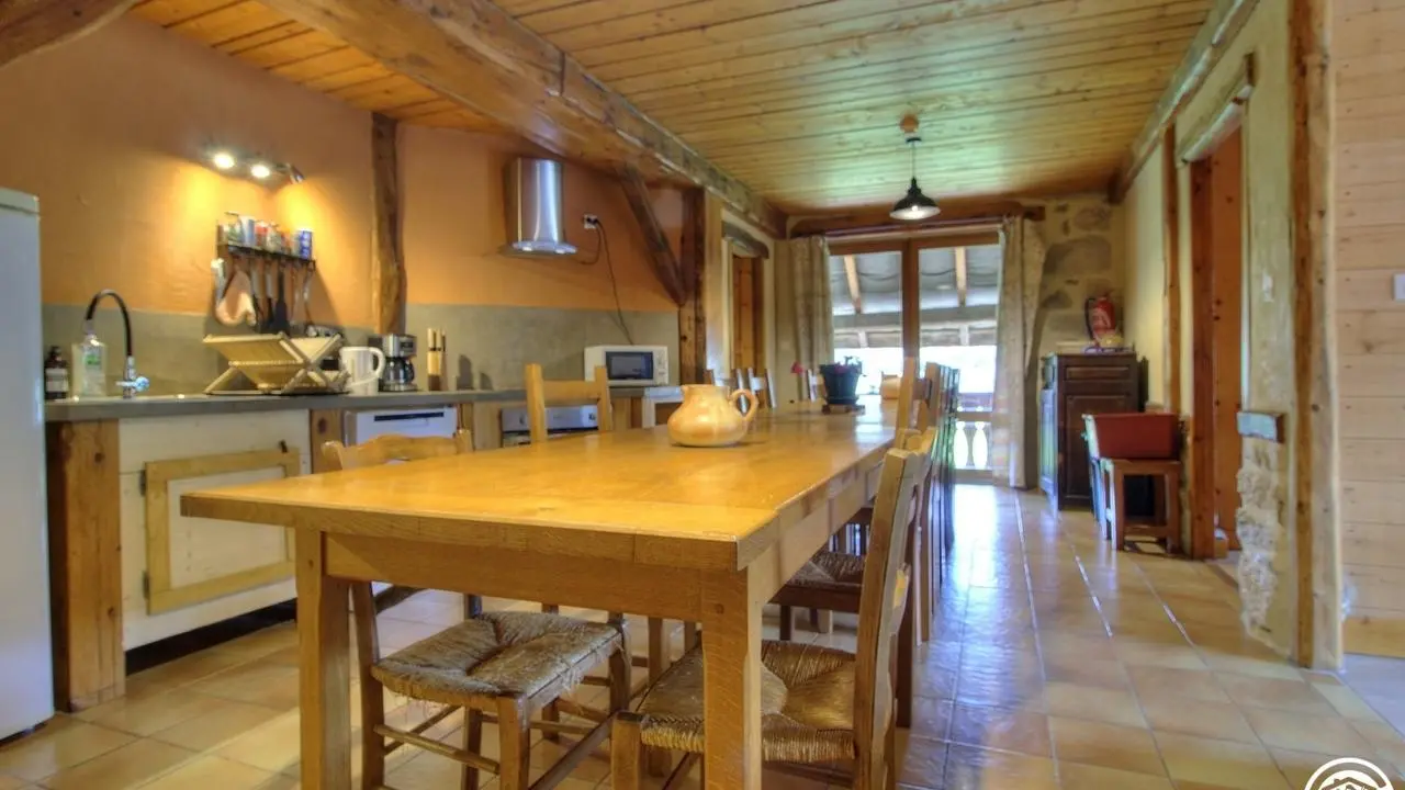 Cuisine et coin repas du rez-de-chaussée