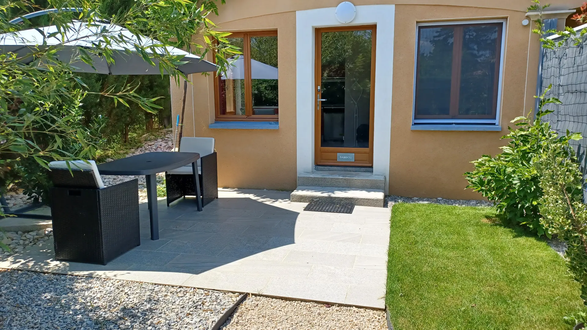 Terrasse privée et accès libre au jardin