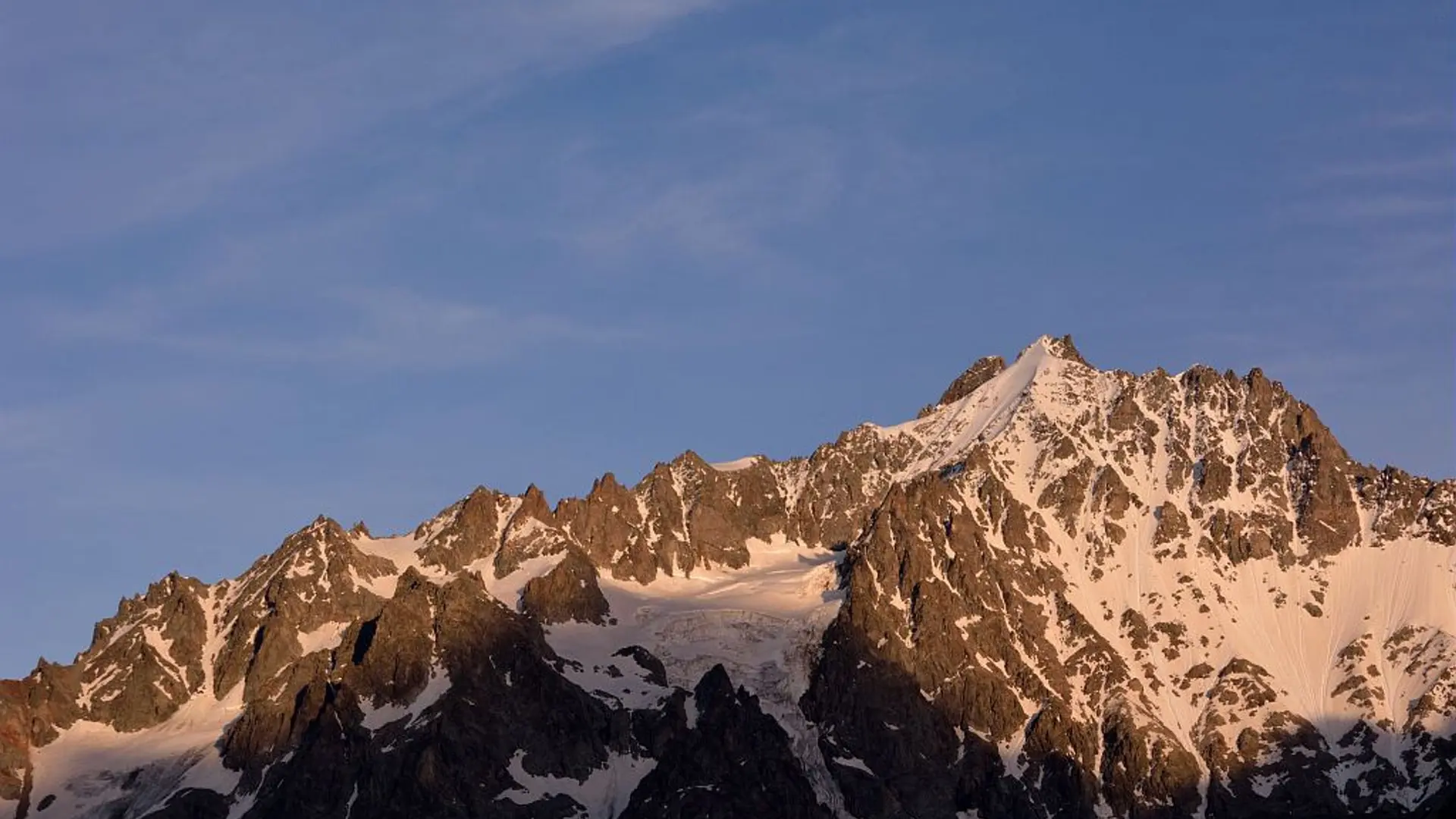 Les Agneaux au coucher du soleil depuis l'Alpe de Villar d'Arêne
