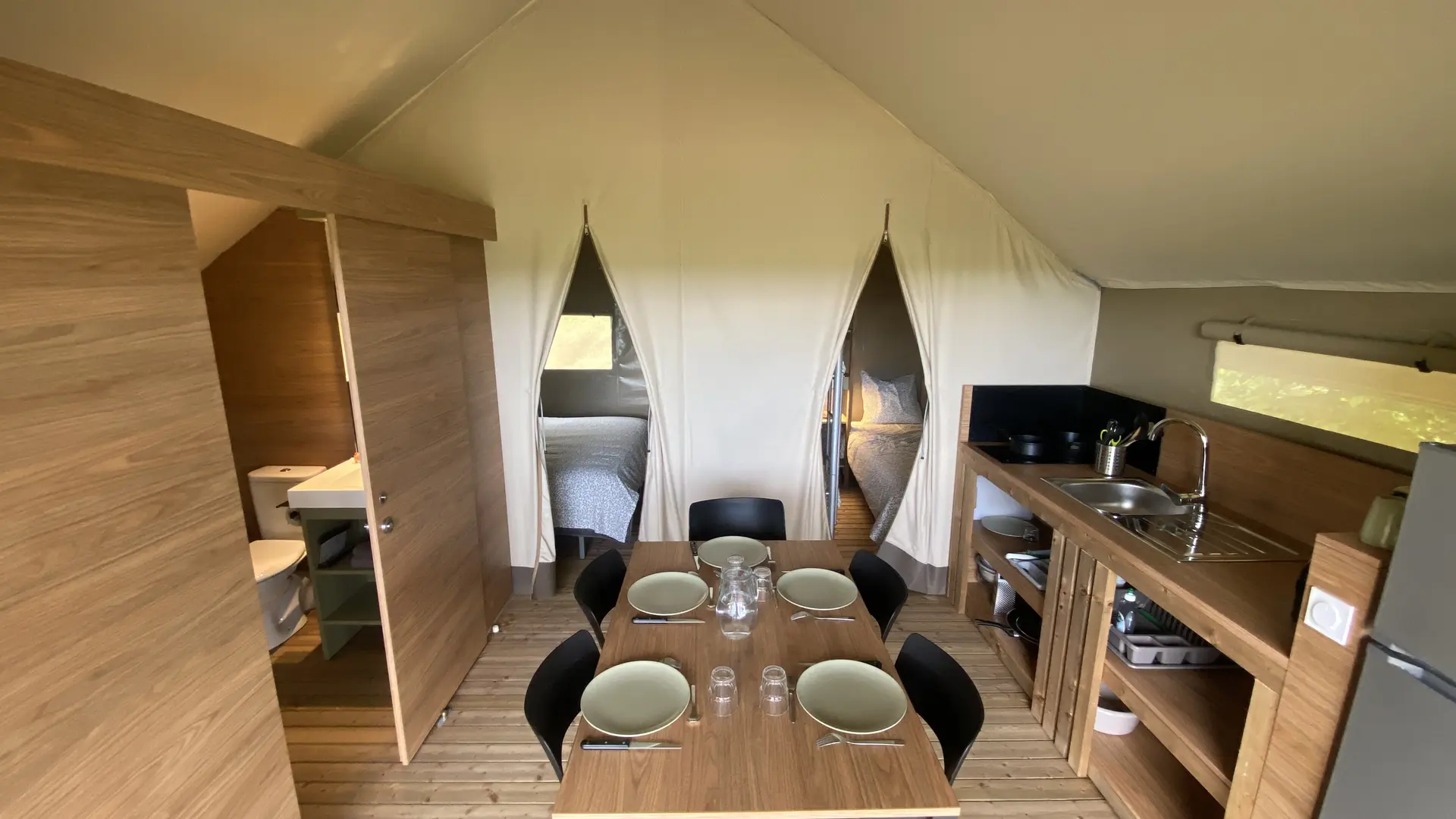 Insolite glamping camping Ain Tente Lodge 12 cols sanitaire