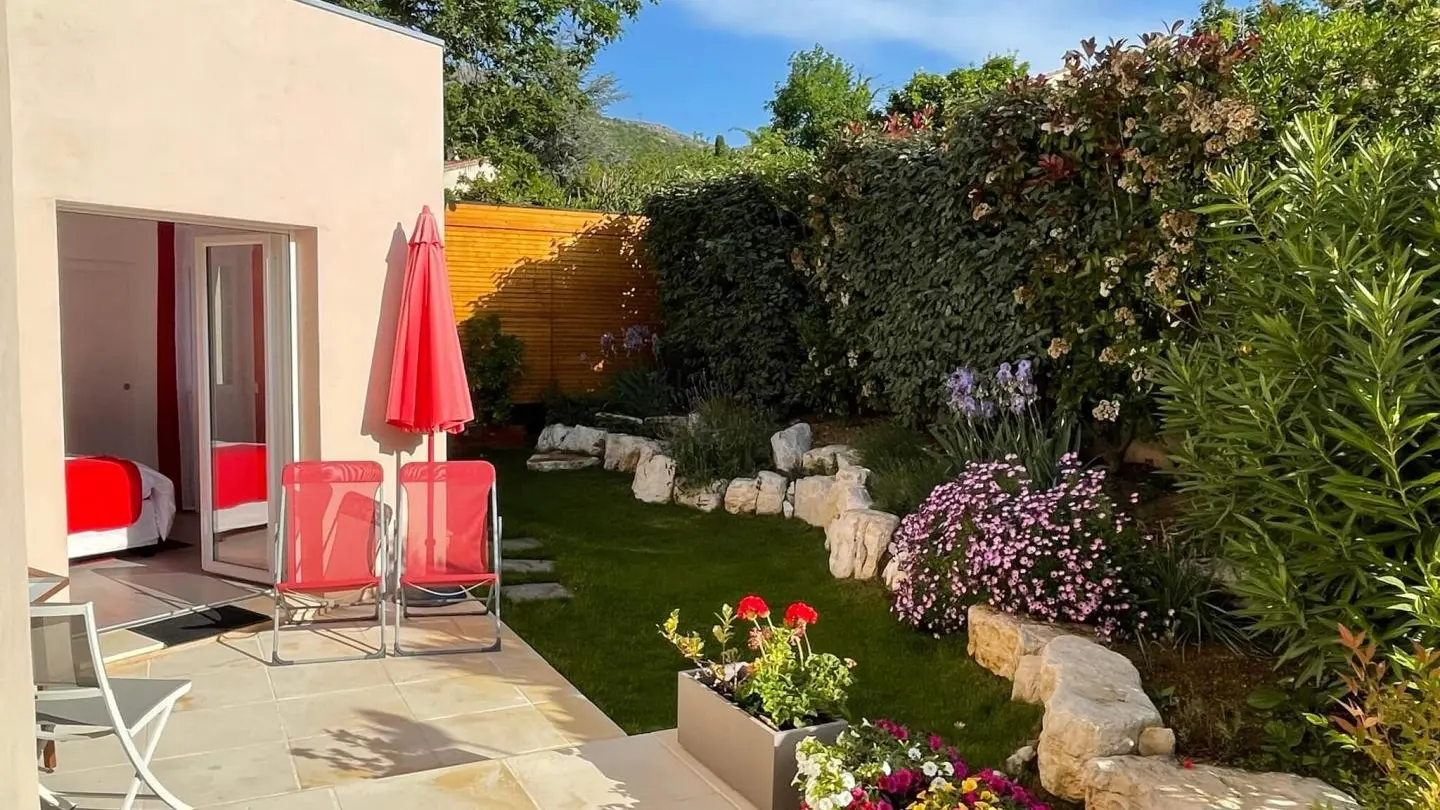 Maison SmartAzur-Chambre Rouge-Terrasse privative-Chambres d'Hôtes-VENCE-Gîtes de France Alpes-Maritimes