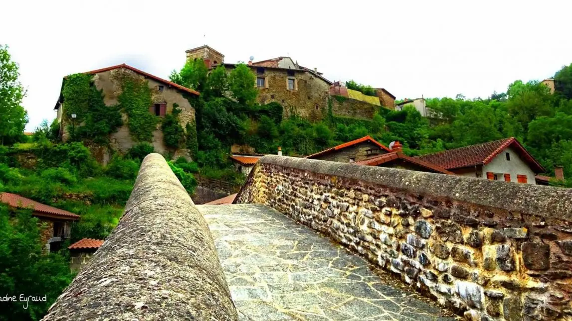 Pont romain vieux village