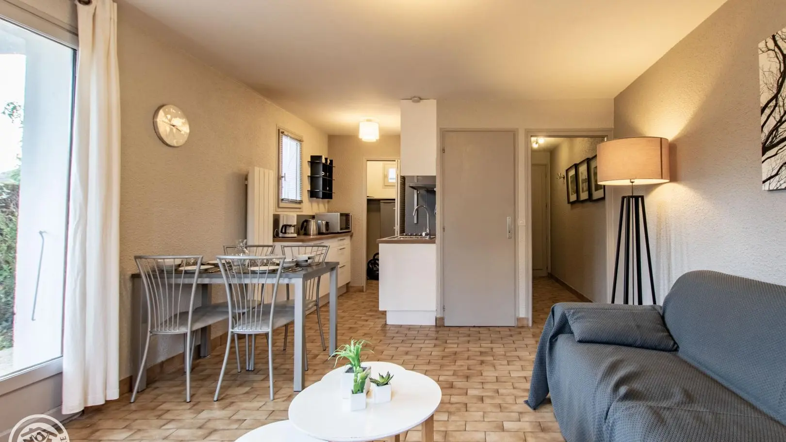 Séjour, espace repas et cuisine ouverte