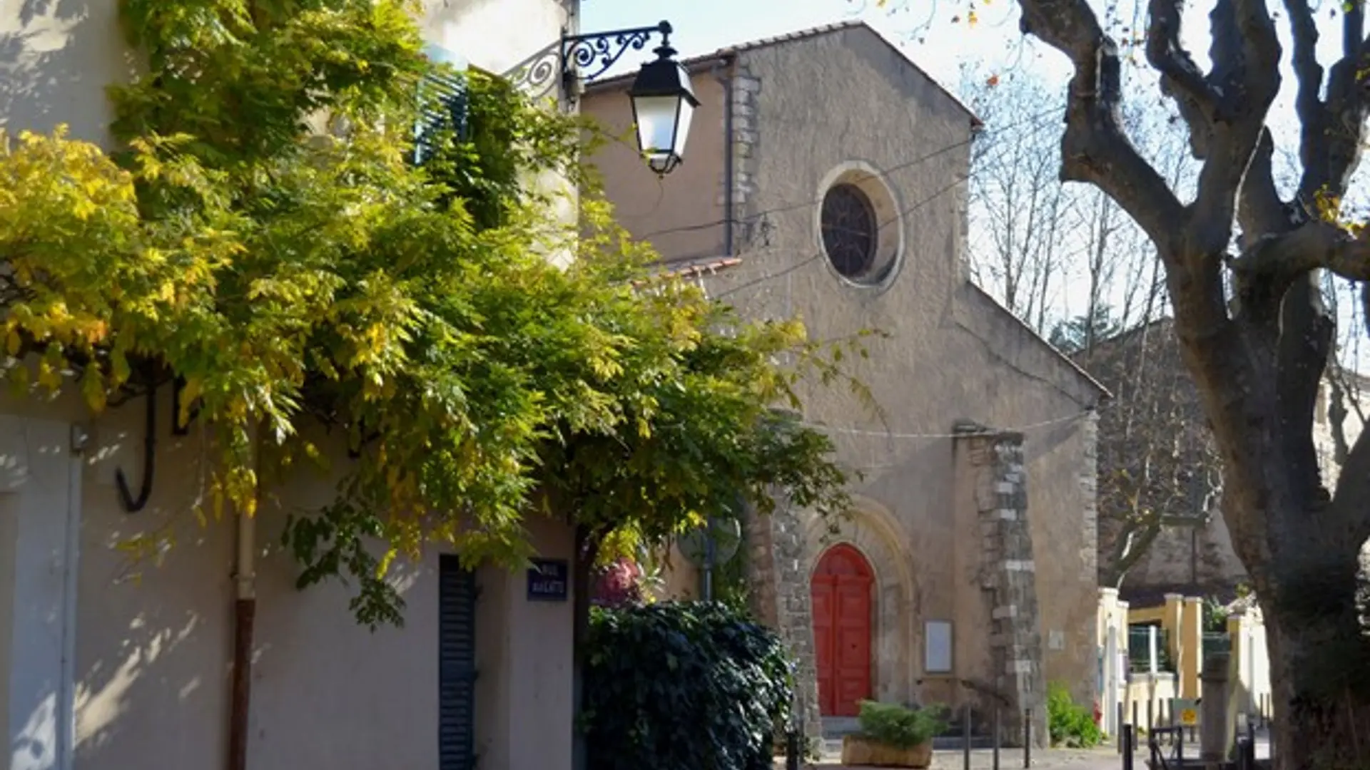 Ruelles et église de la Transfiguration
