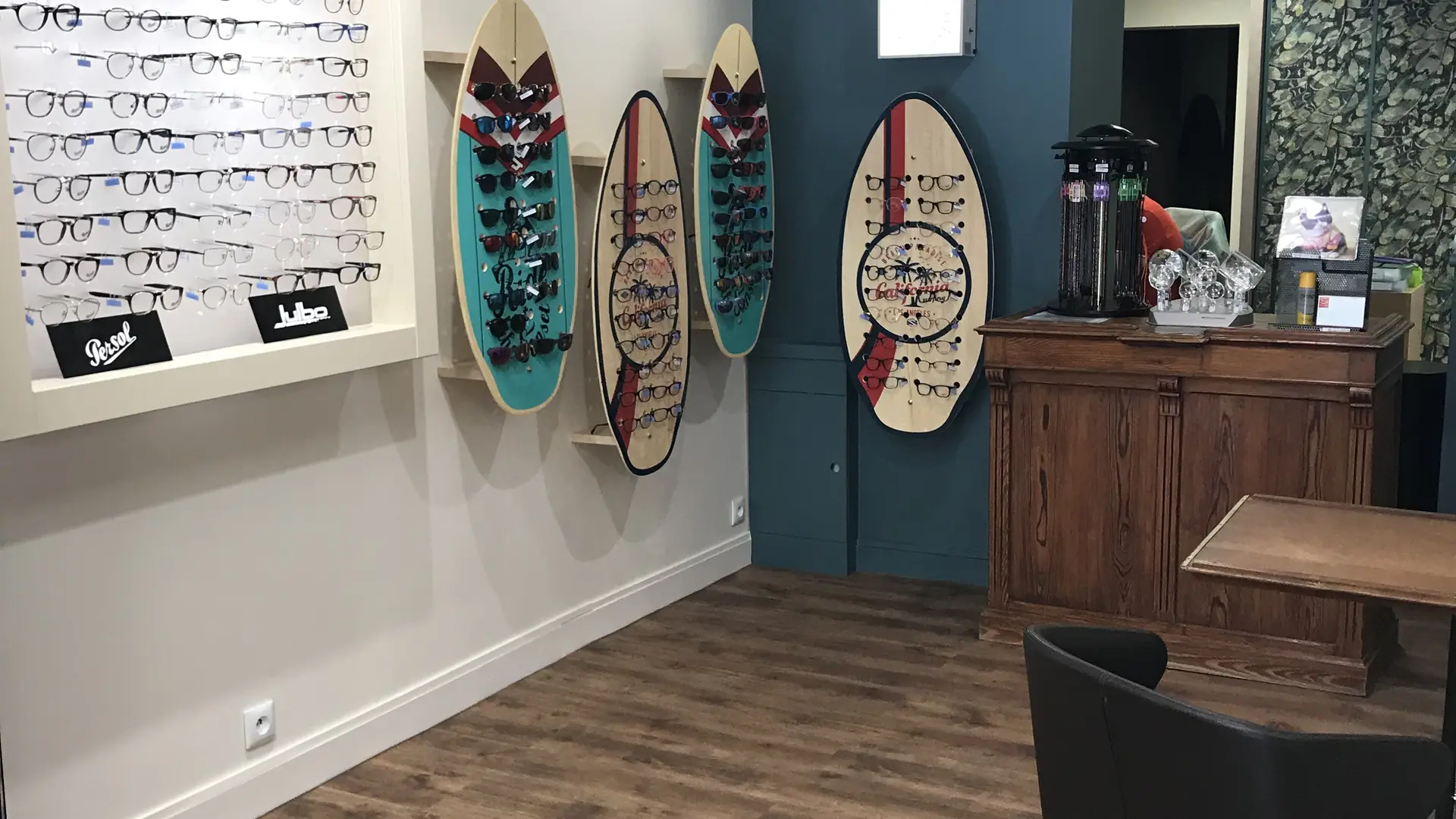 A deux pas du port Optique Ré vous accueille toute l'année