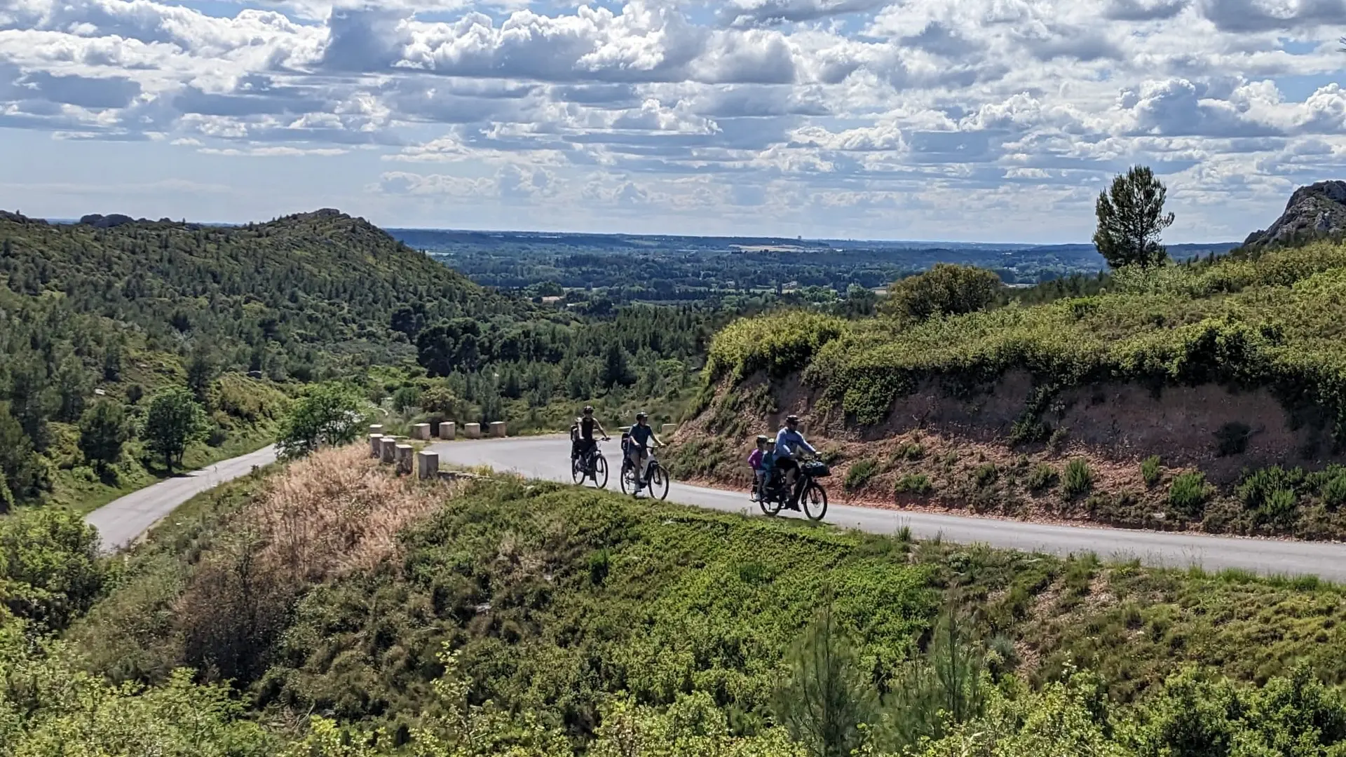 Panorama Outdoor à Aureille, accompagnateur de sortie vélo