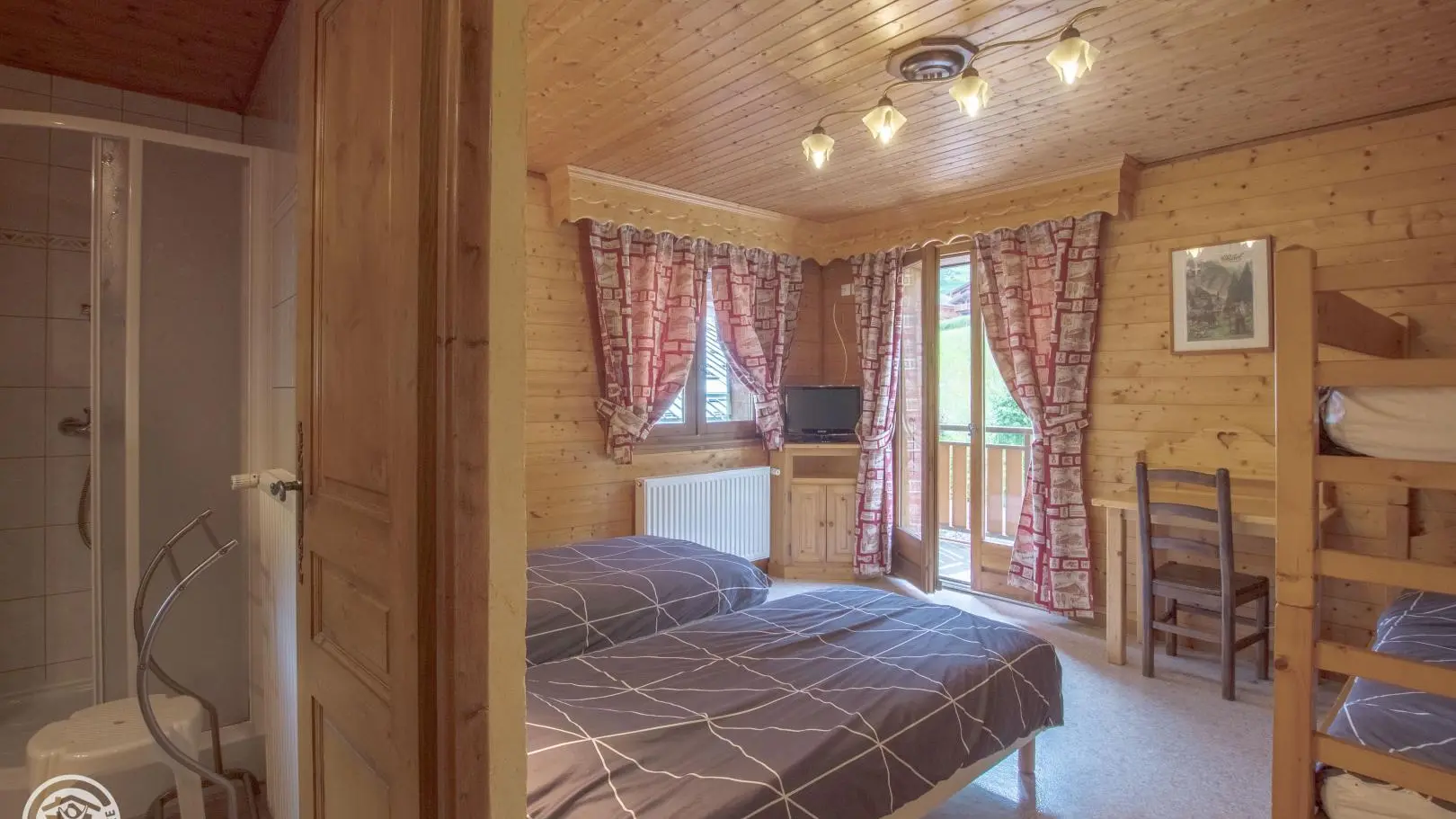 Chambre n°26.
4 lits 90cm dont 2 superposés.