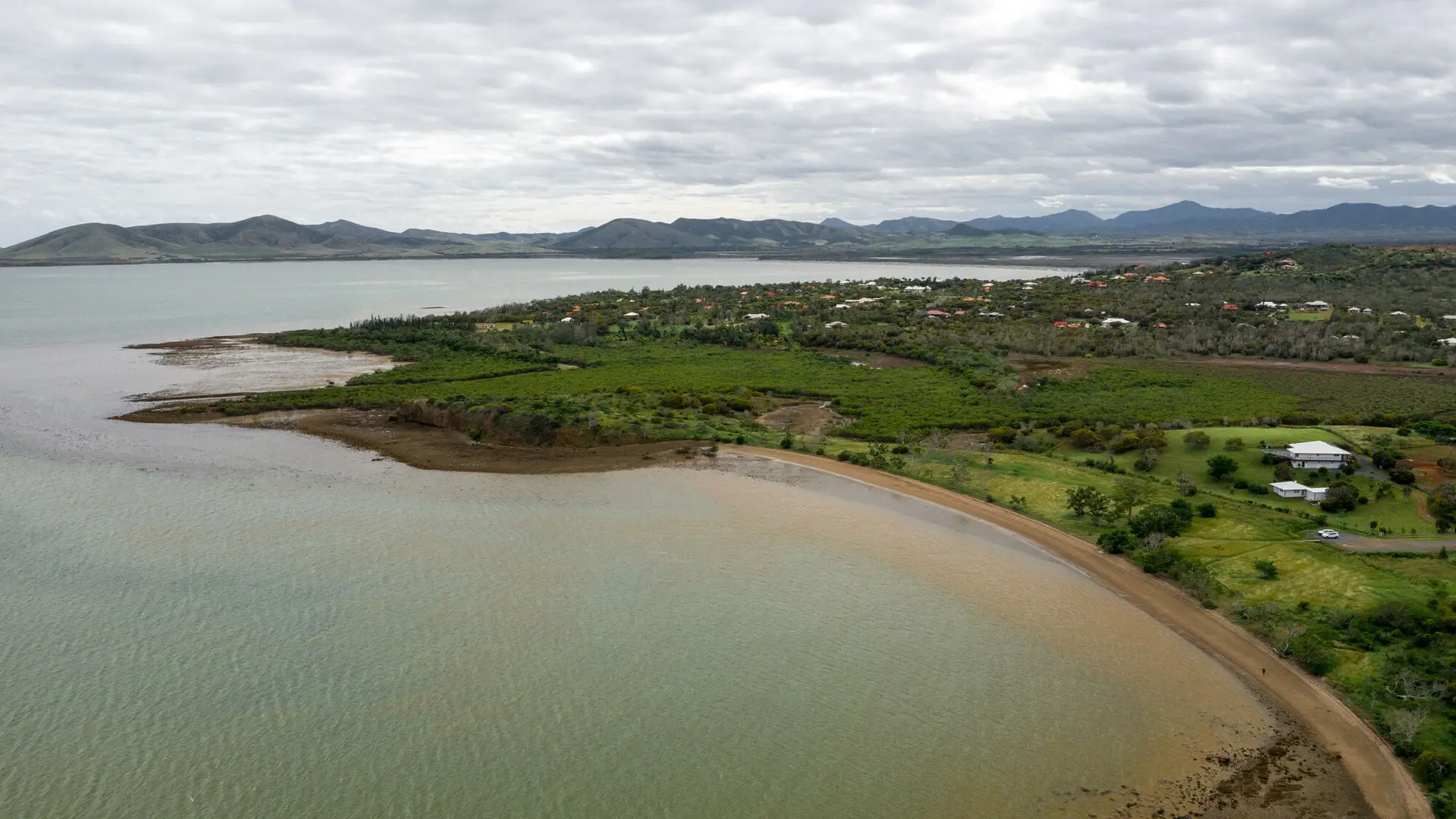 Vue du ciel - Plage de Port Ouenghi