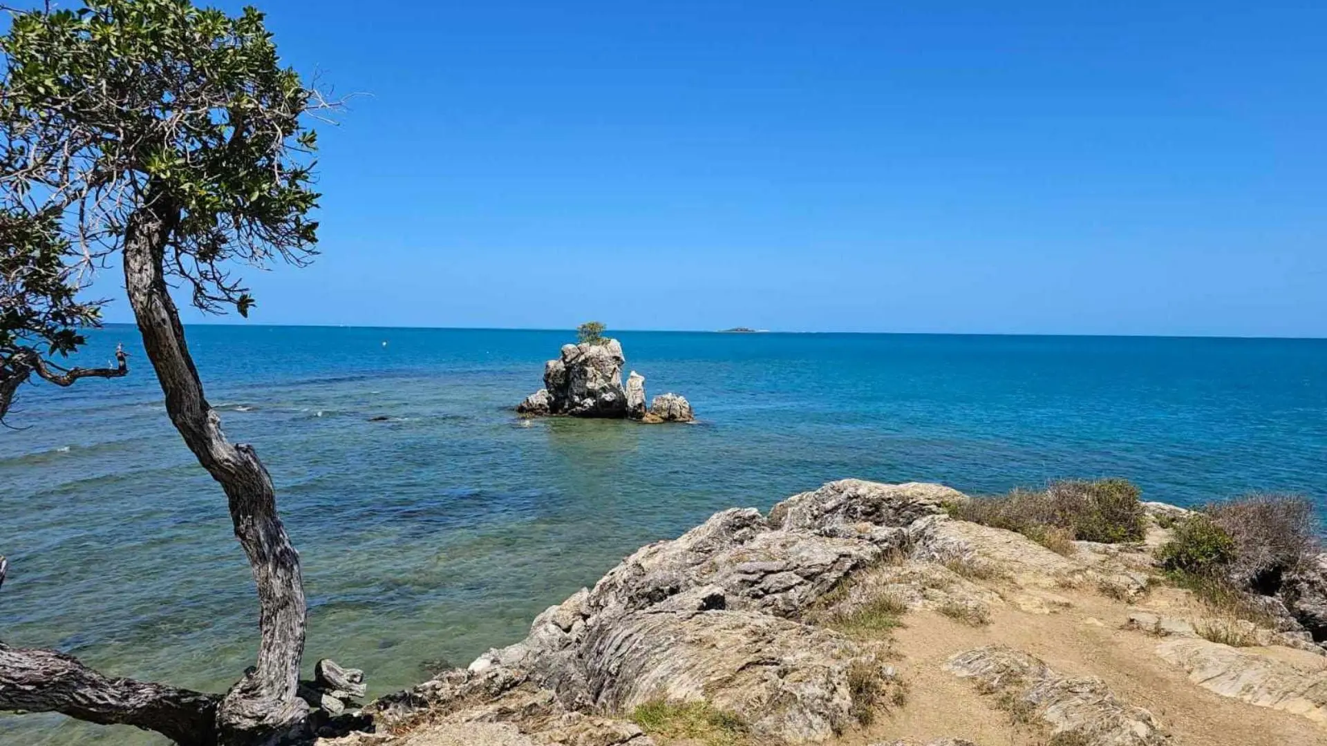 Entre la baie des citrons et l'anse Vata