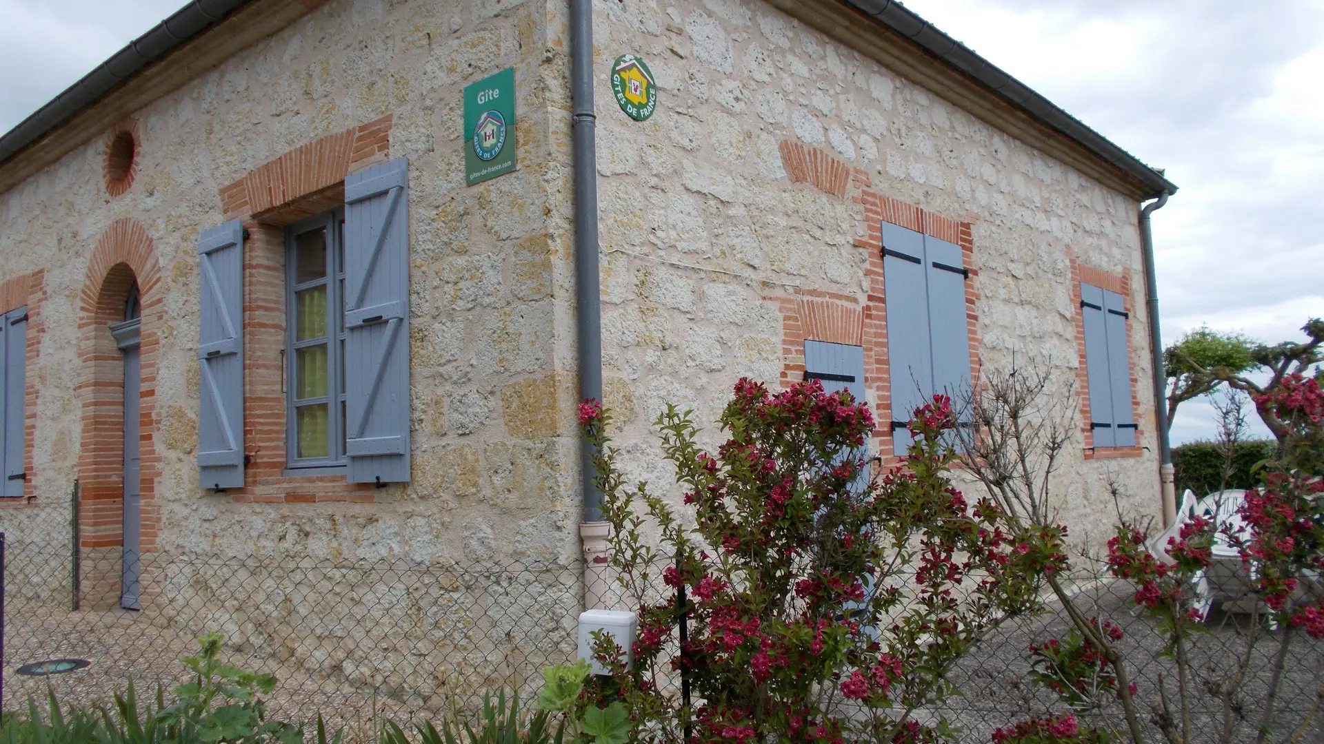 Le Gîte, qui auparavant était l'école du village