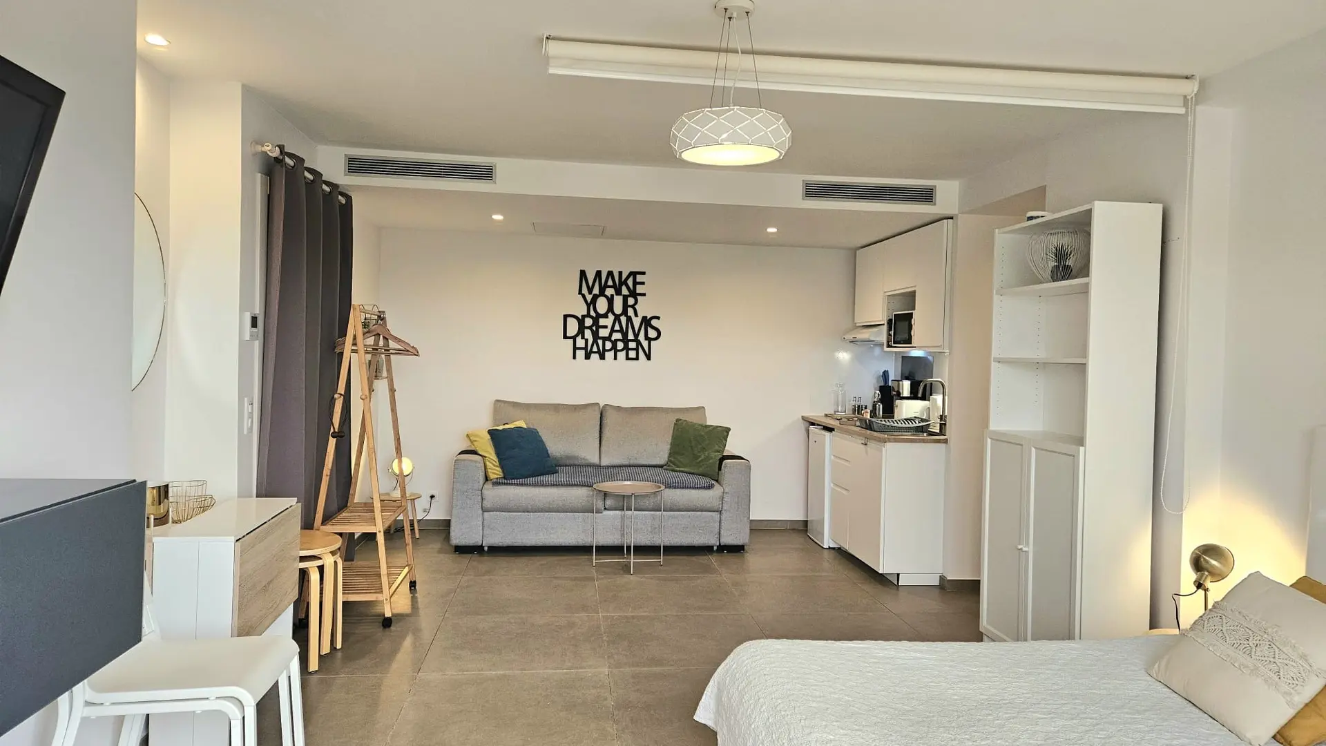 Twenty Four - Studio front de piscine