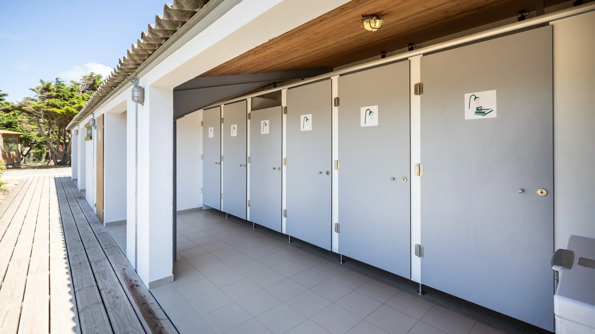 Sanitaires et douches
