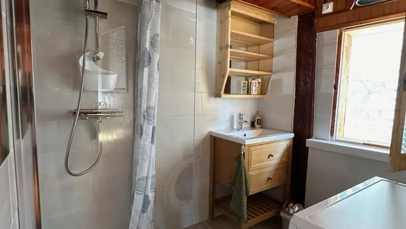 Salle d'eau Lou Castelet Beuil Gîtes de France Alpes-Maritimes