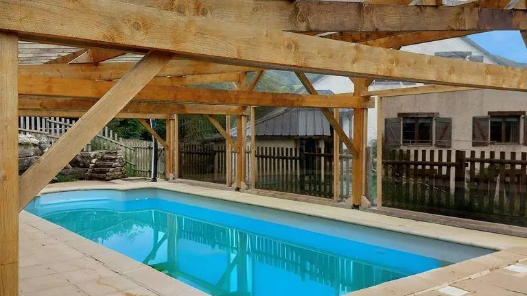 Piscine chauffée à partager avec le propriétaire de juin à fin septembre