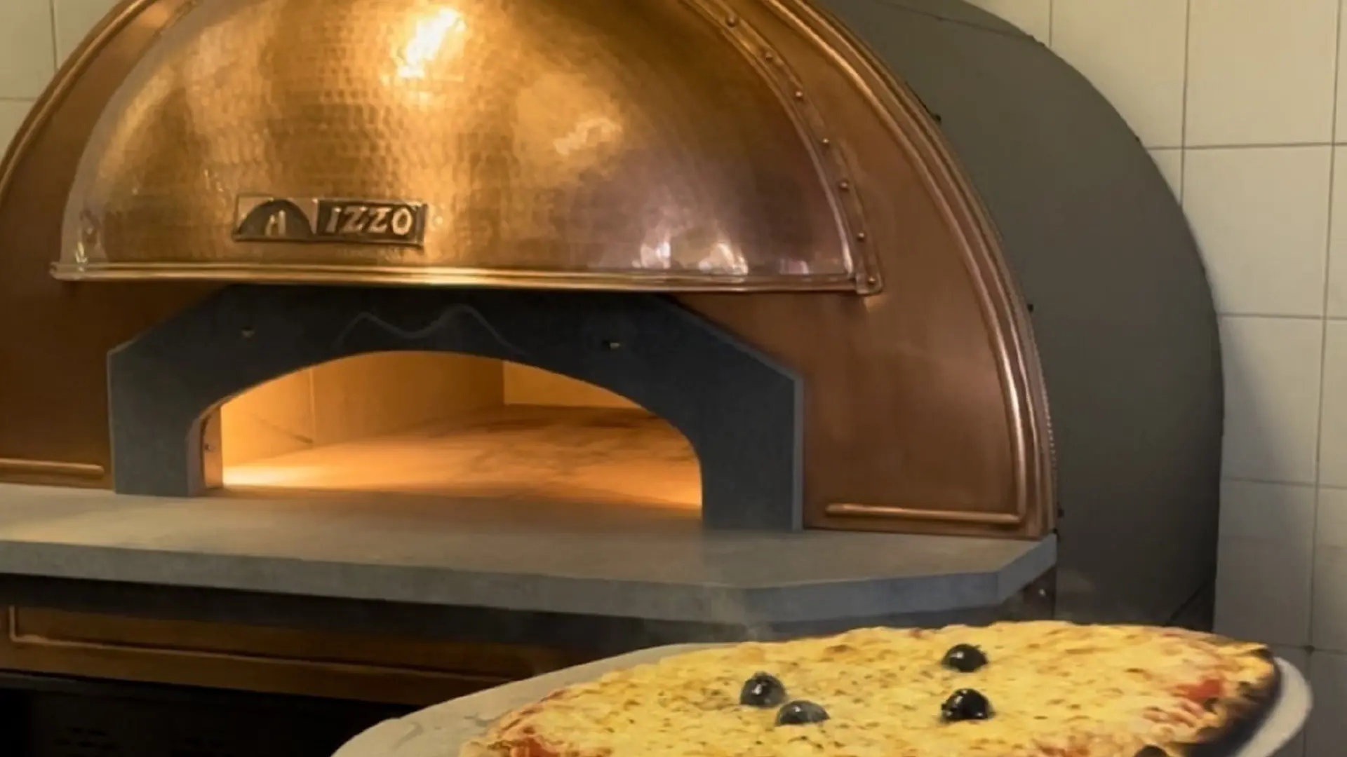 Sanary Pizza_four napolitain