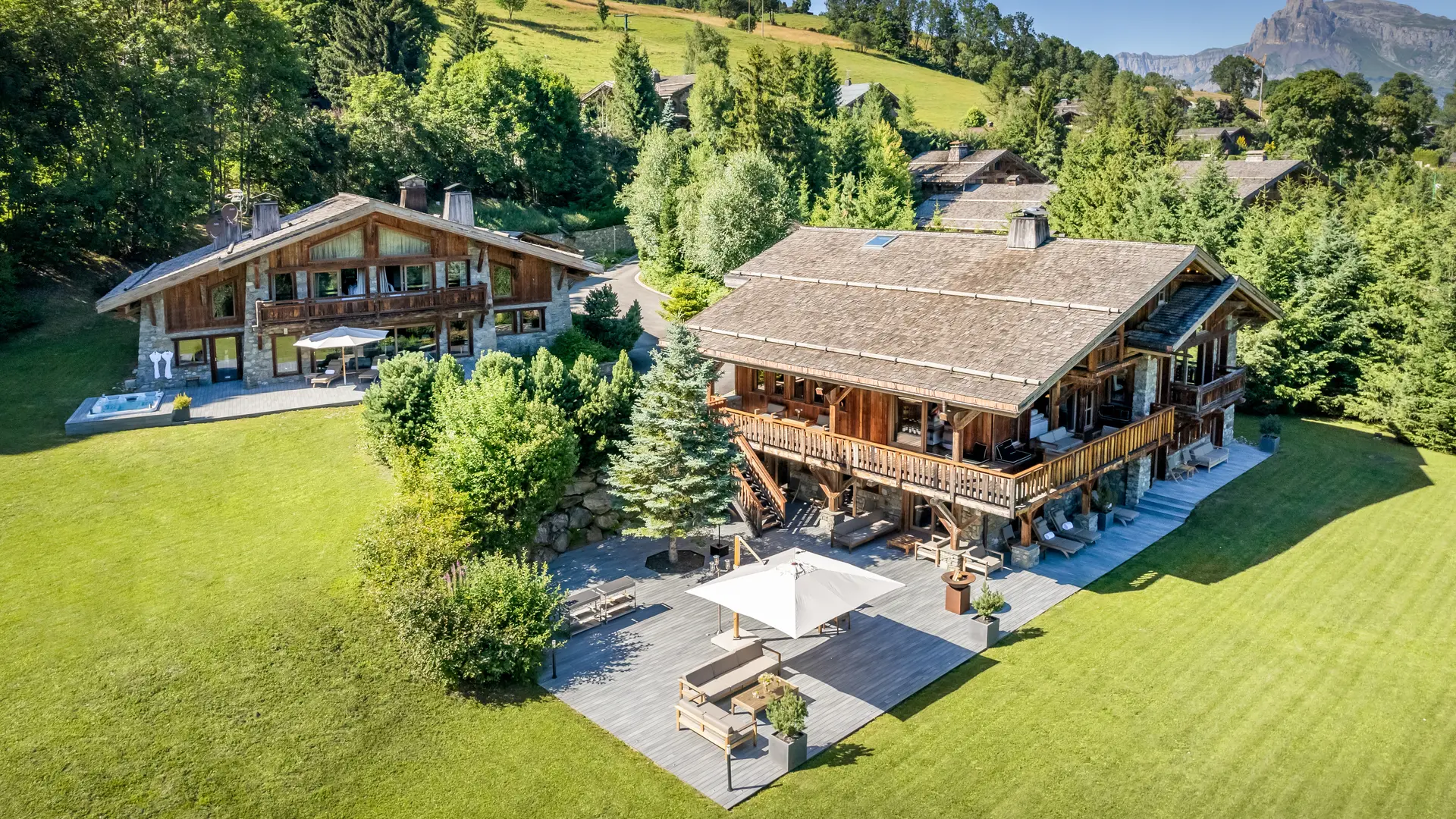 Vue chalet extérieur été