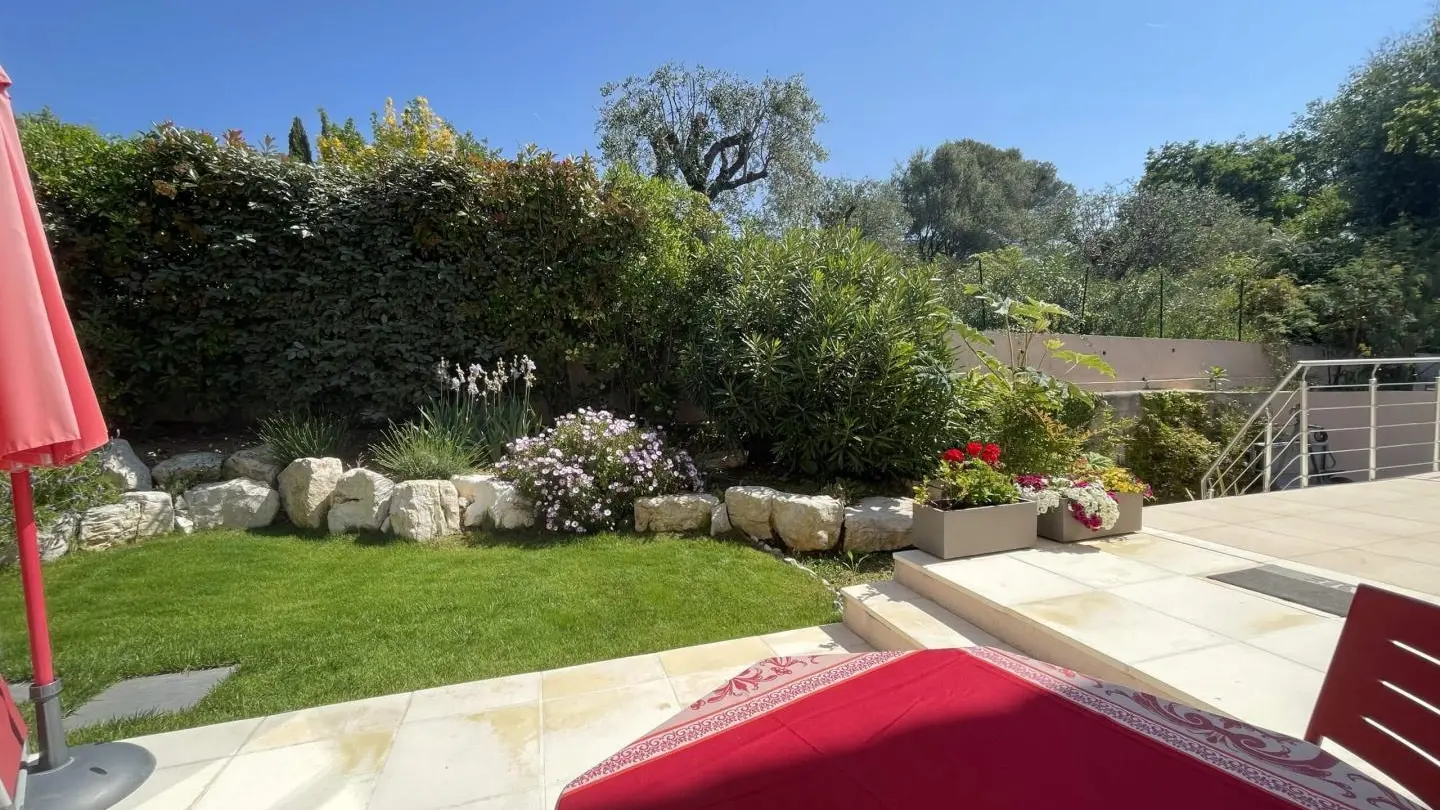 Maison SmartAzur-Chambre Rouge-Terrasse privative-Chambres d'Hôtes-VENCE-Gîtes de France Alpes-Maritimes