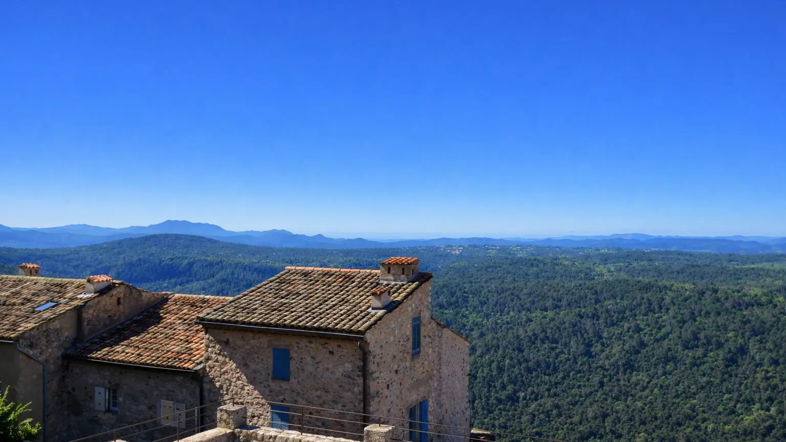 Gîte le Figuier de St Cé- Vue Terrasse à l'étage-Gîtes de France Alpes-Maritimes