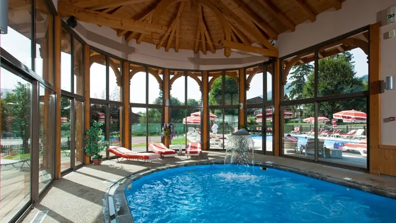 Piscine intérieure