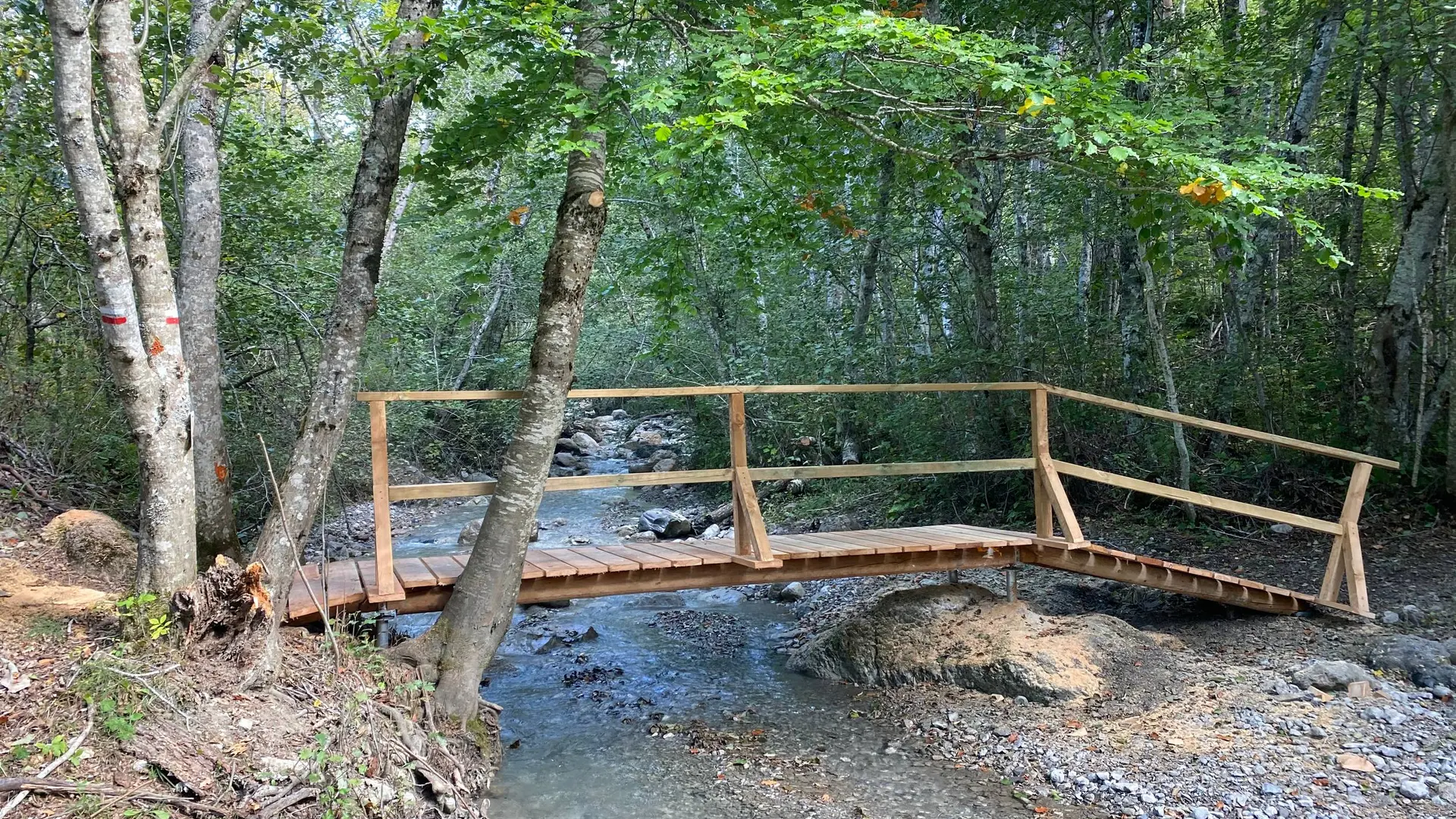 Nouvelle passerelle en bois