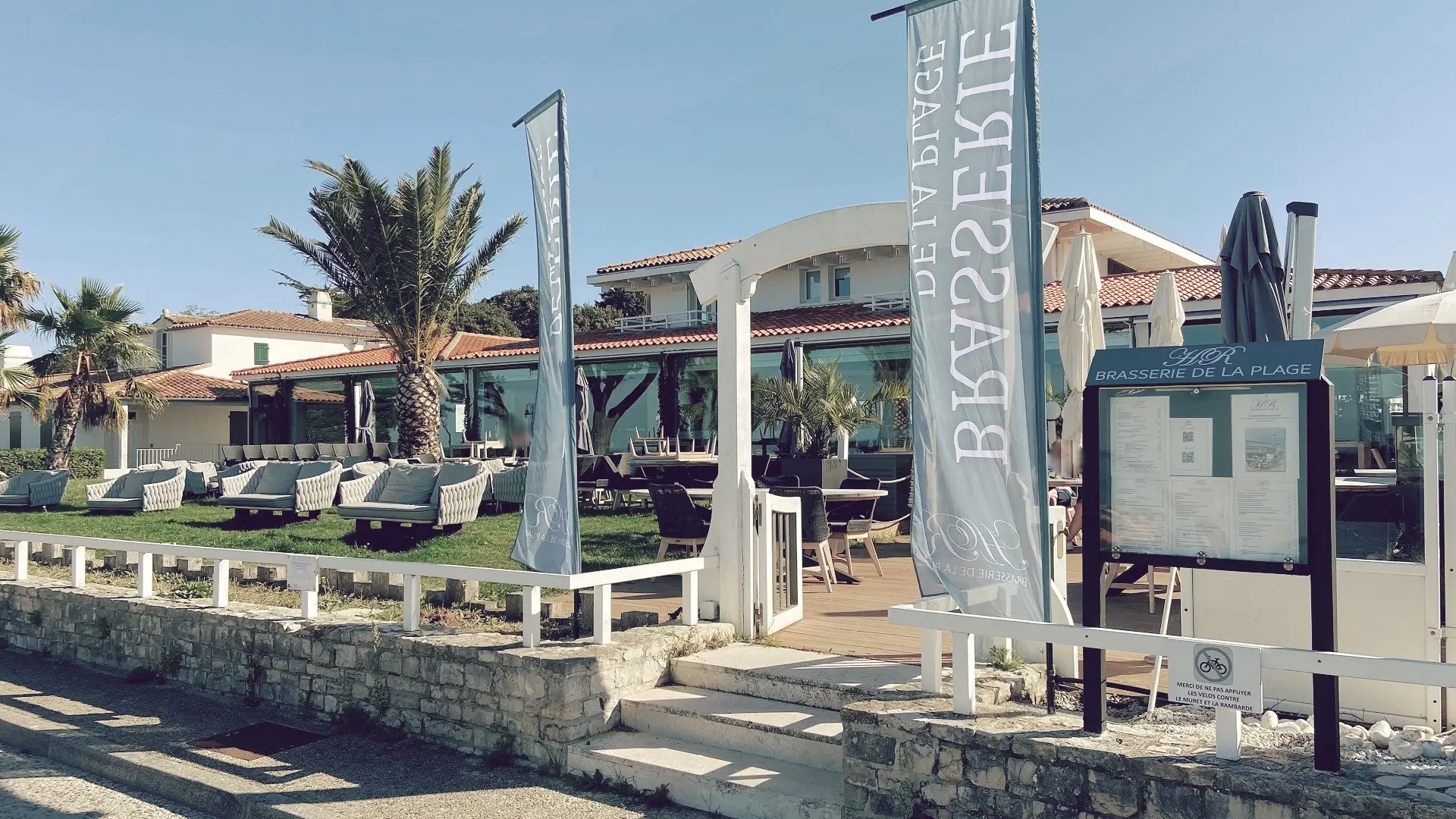 Entrée de la HR Beach Brasserie