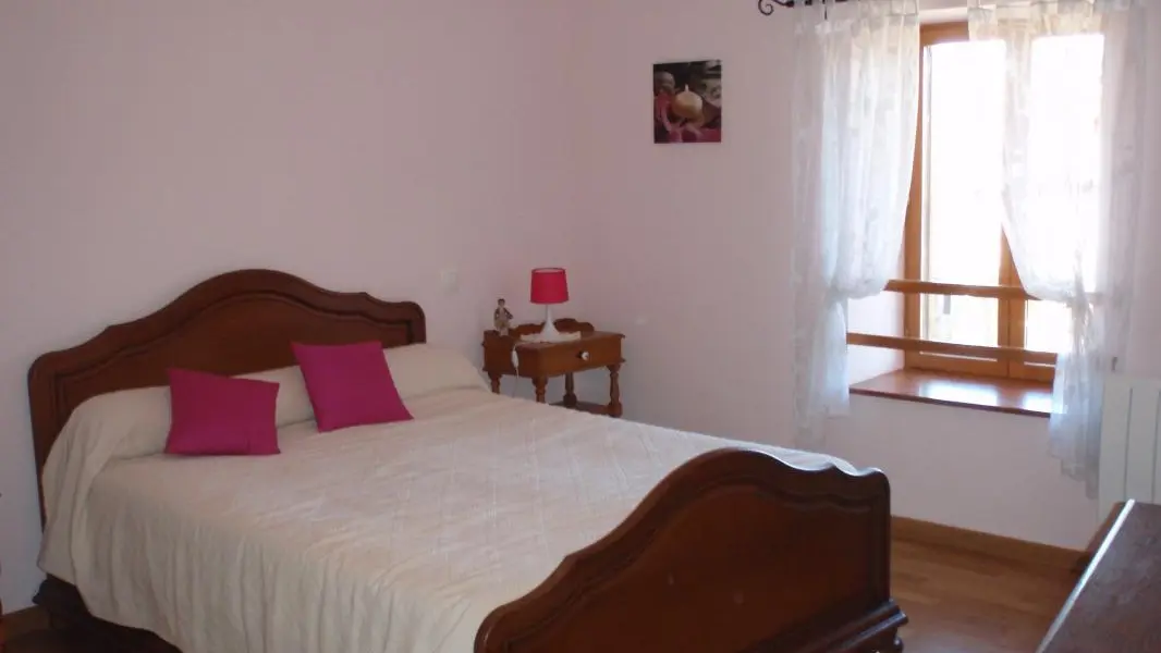 chambre 1, à l'étage avec 1 lit 140 + 1 lit bébé