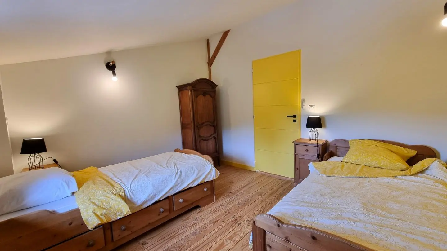 Chambre avec deux lits 90x190cm.