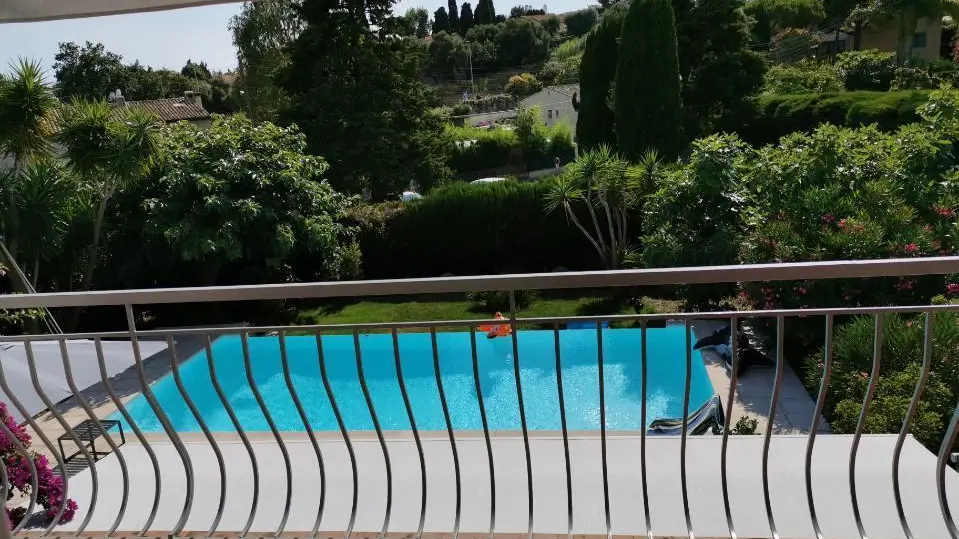 Piscine City Break La Figuière Gîtes de France Alpes-Maritimes Antibes