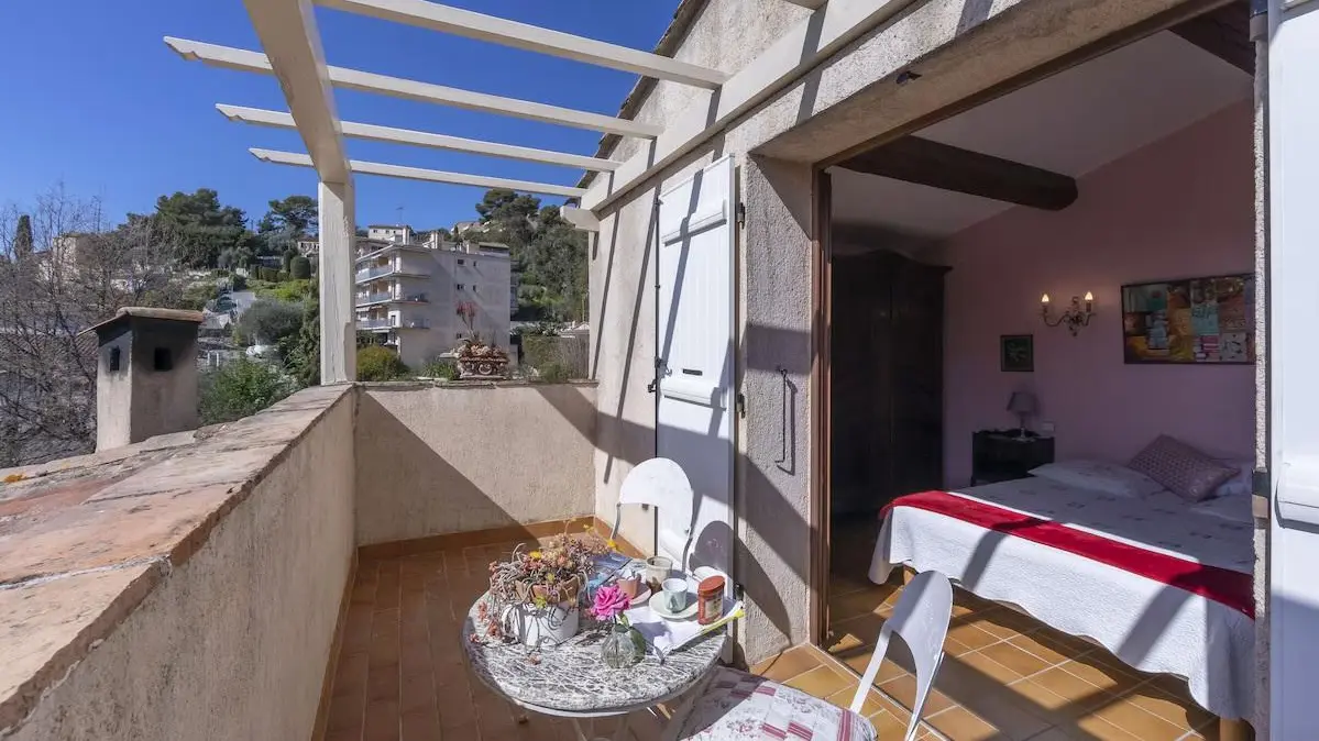 Gîte Chez Nino et Nunzia-Terrasse Chambre 2 : 1 lit 140x190-Vence-Gîtes de France Alpes-Maritimes