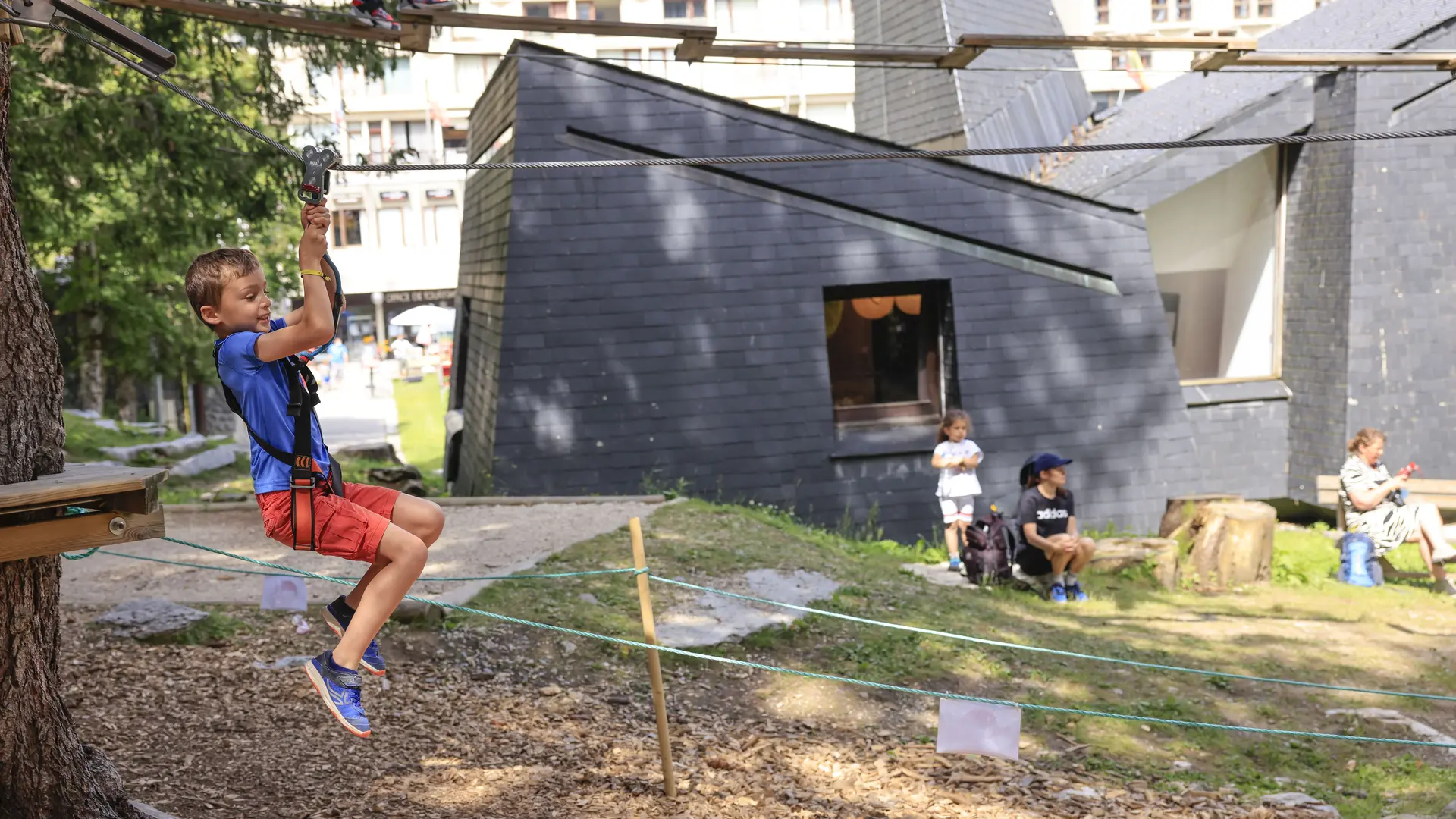 La tyrolienne de parcours accro-kids