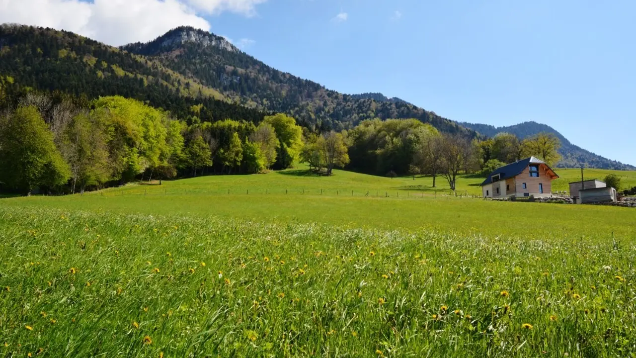 Vue du gîte Etoile Boréale, maison au piémont du Massif des Bauges