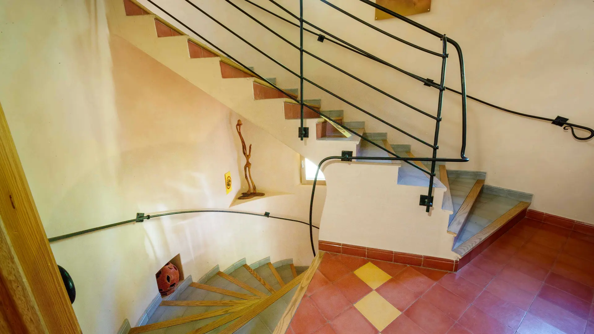 Escalier Ecogite de Villeplane dans la réserve naturelle des gorges de Daluis - Gîte d'Etape et de Groupe Alpes-Maritimes