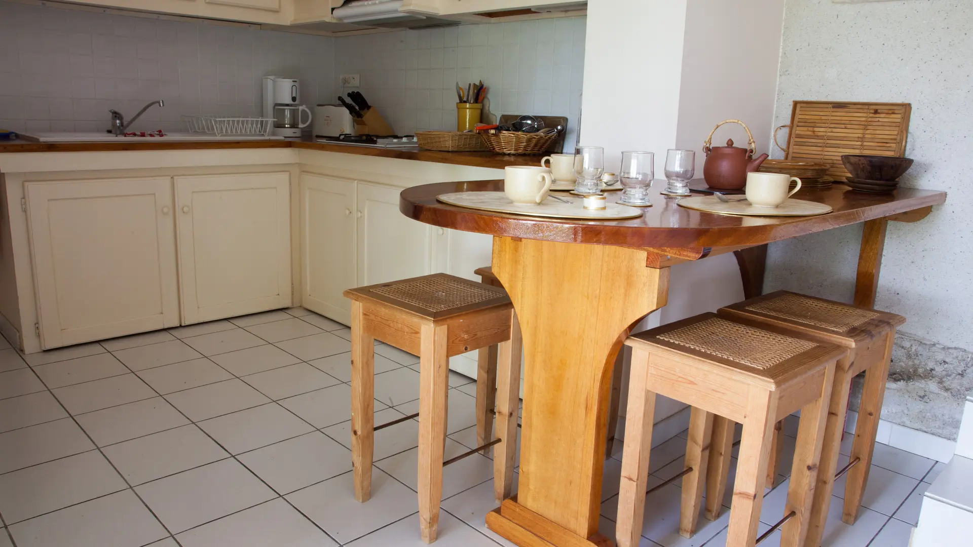 cuisine avec coin petit déjeuner