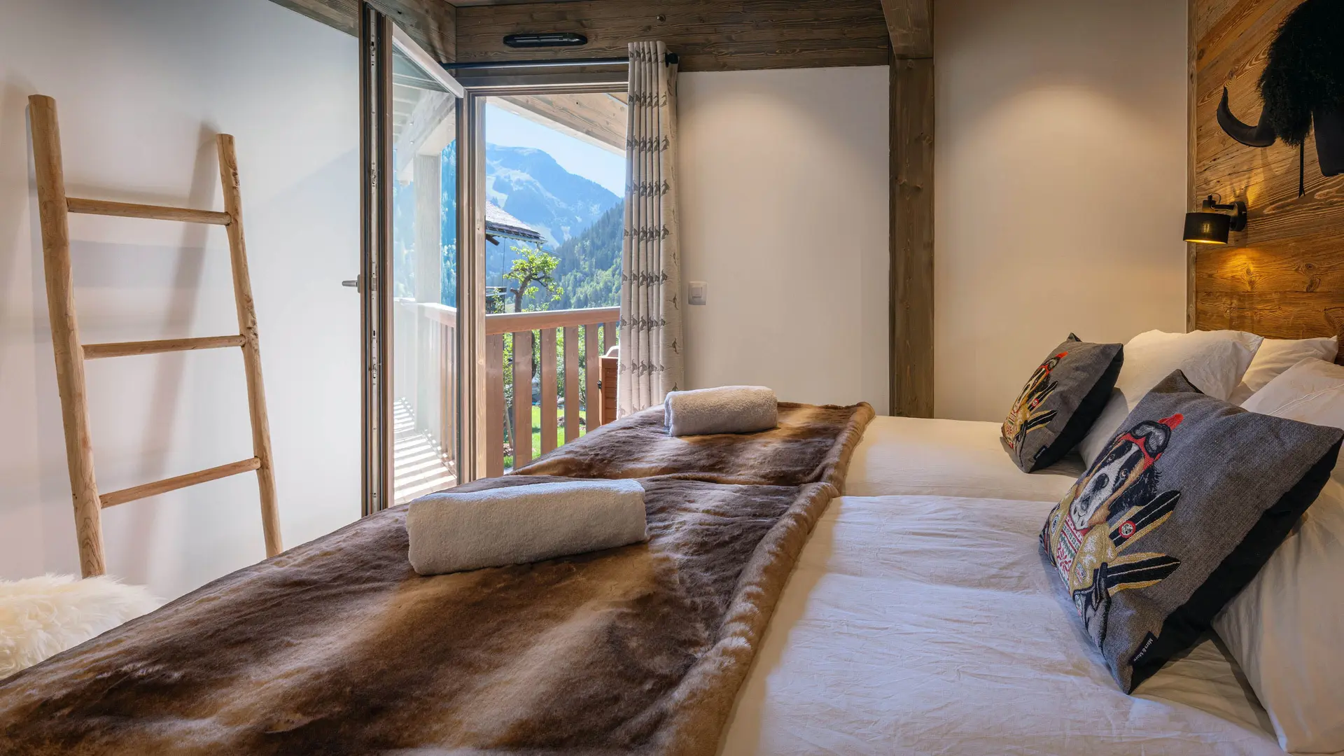 Chambre double avec porte fenêtre avec accès au balcon
