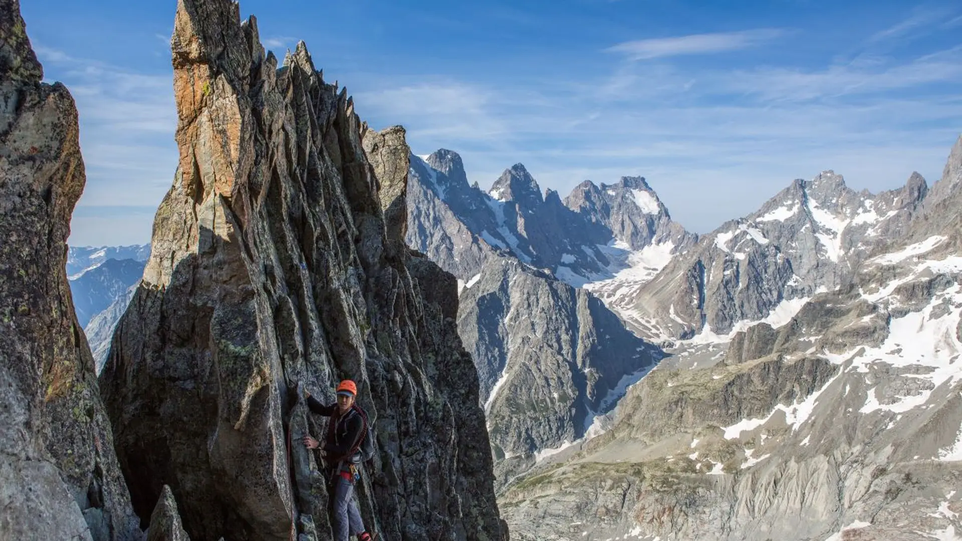 Alpiniste sur l'arête des Cinéastes