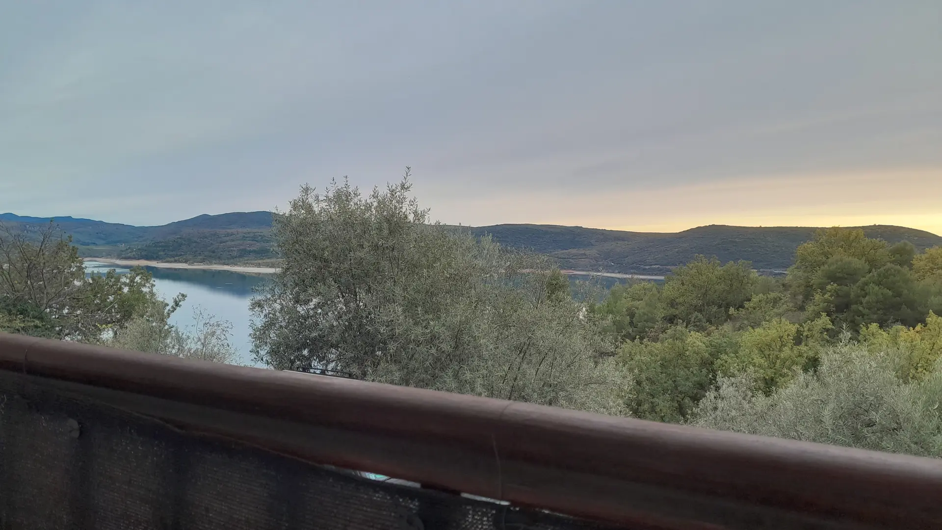 Vue du lac depuis le balcon