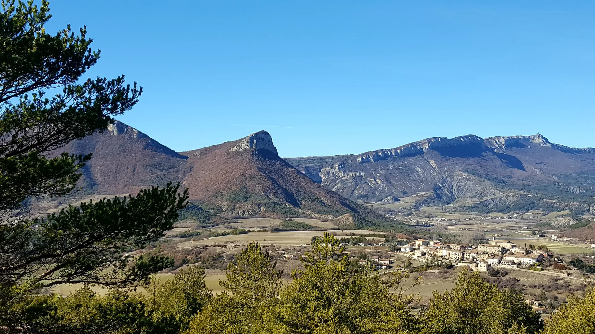 Vue sur Lagrand et le Montgarde