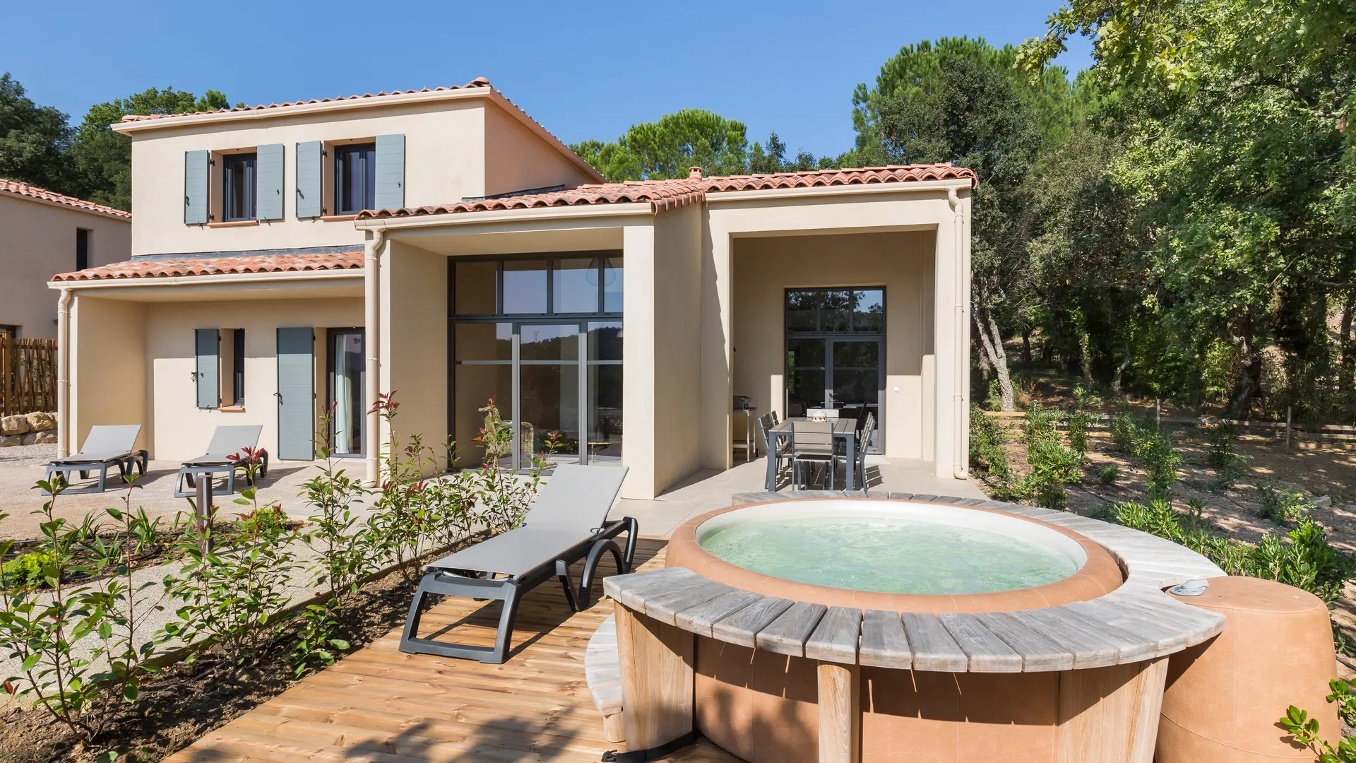 Jacuzzi et maison