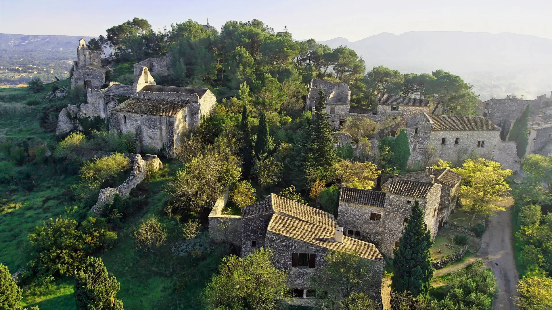 Vieux village d'Eygalières_vue aérienne