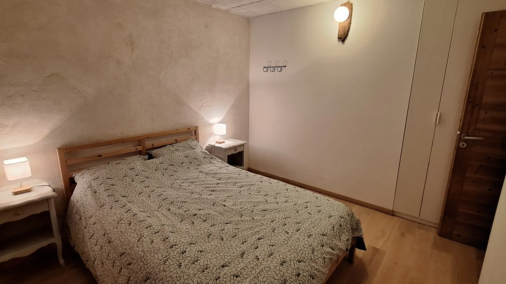 Chambre parentale avec lit double