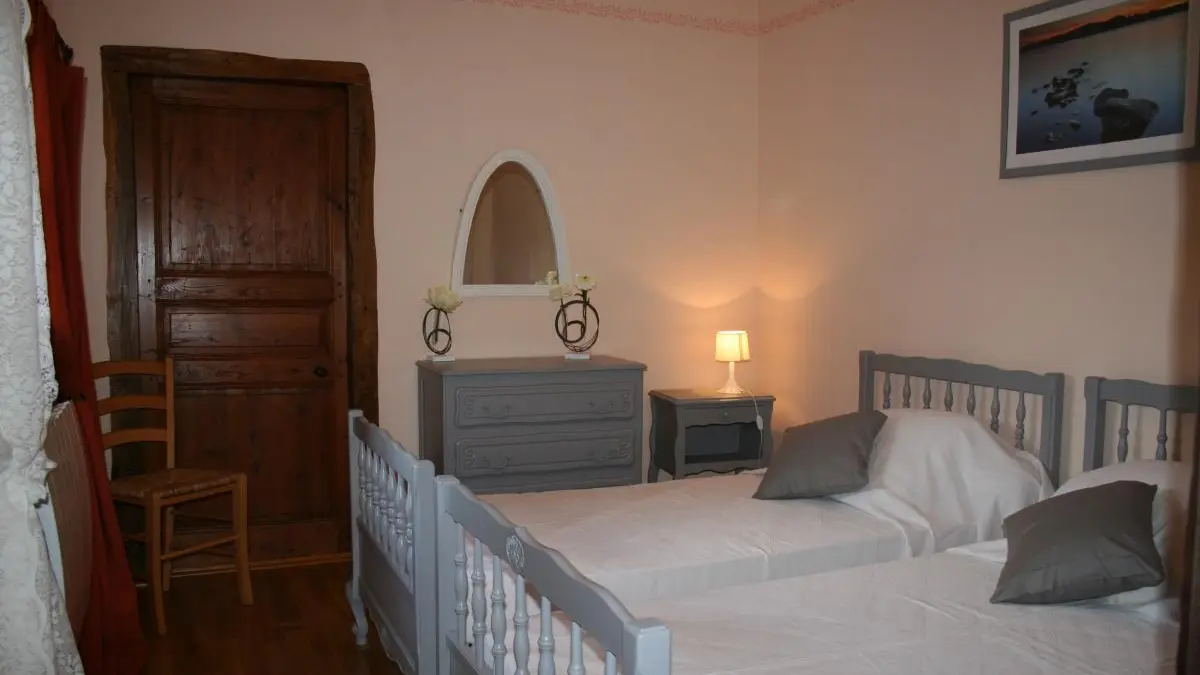 chambre 2, à l'étage avec 2 lits 90 jumelables