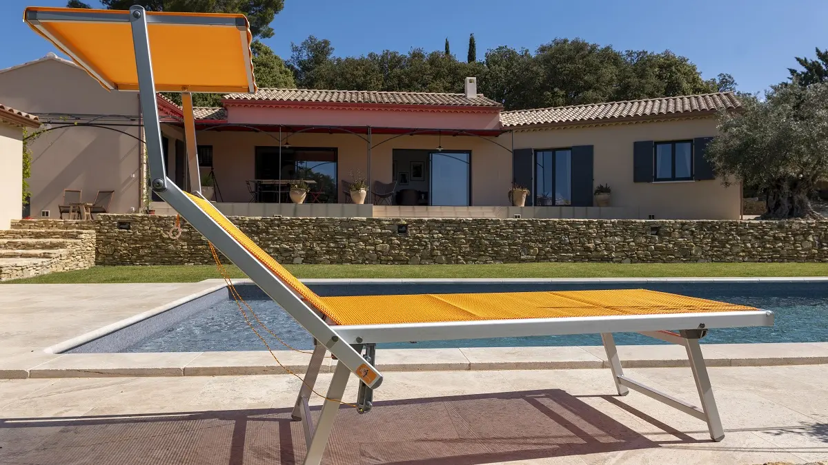 Le gîte et sa piscine