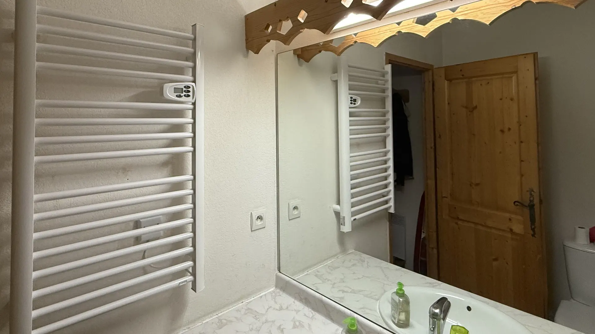 SALLE DE BAIN ET SECHE SERVIETTE